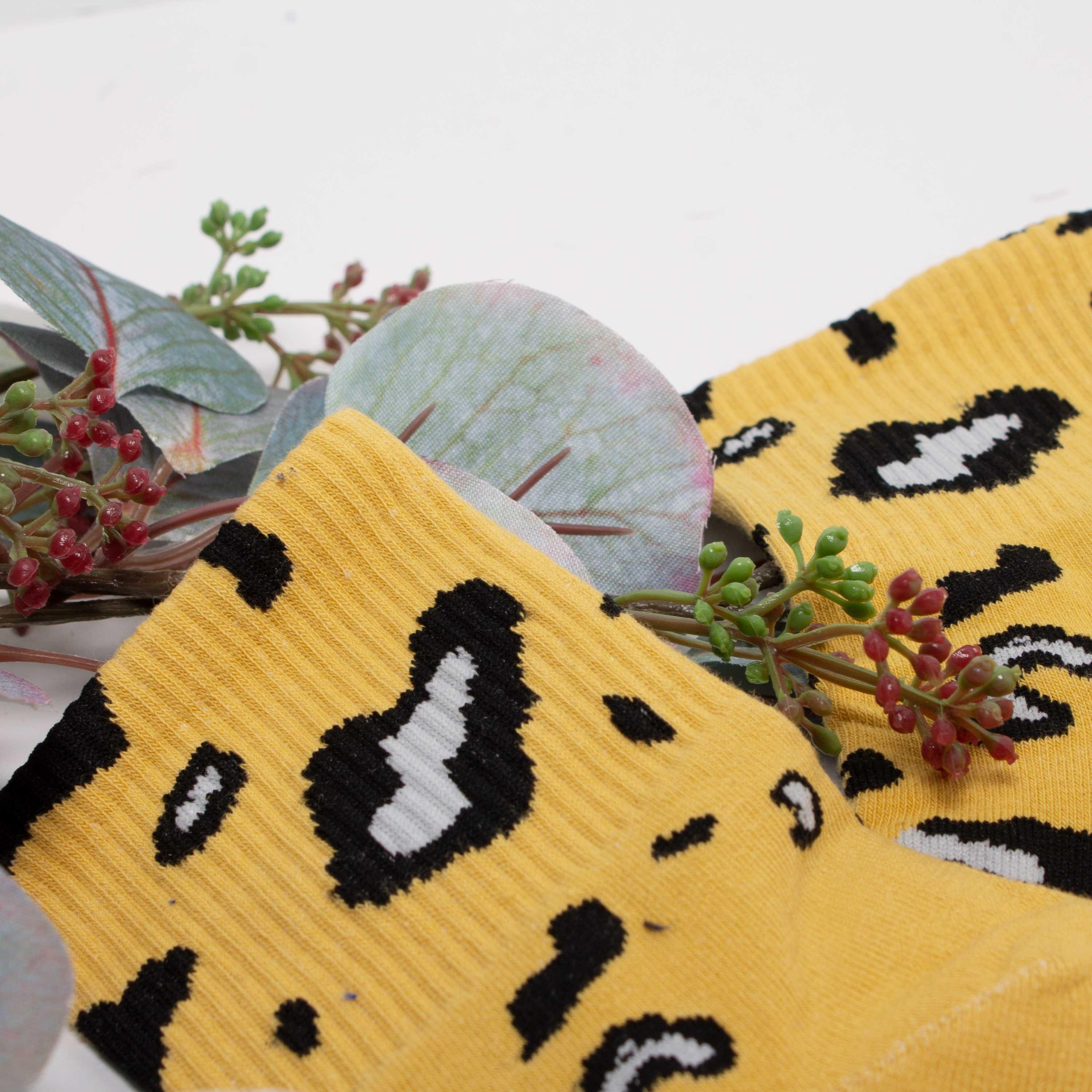 Womens Cute Leopard All Over Print Crew Socks - BUCKET POPCORN