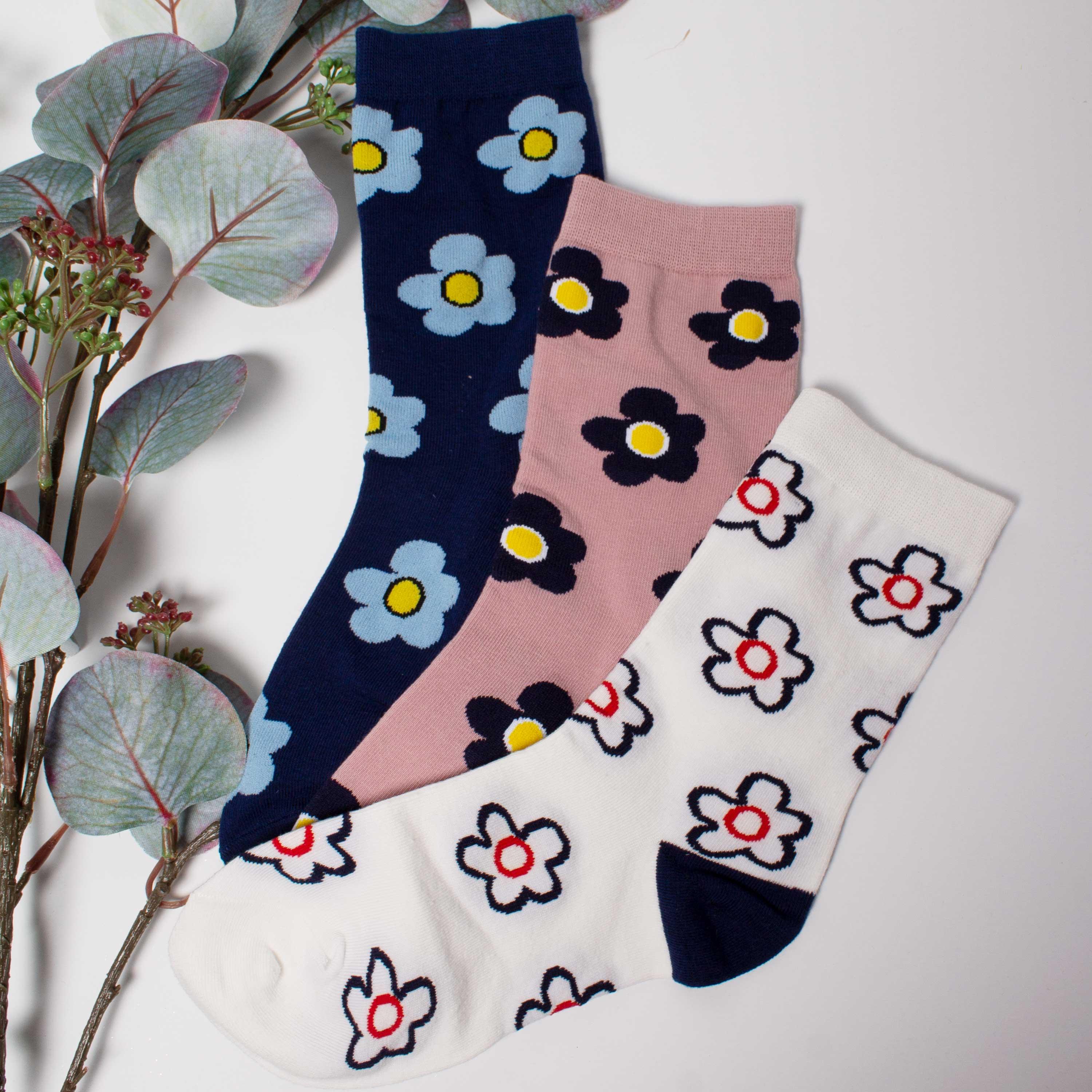 Womens Cute Ditsy Flower All Over Crew Socks - BUCKET POPCORN