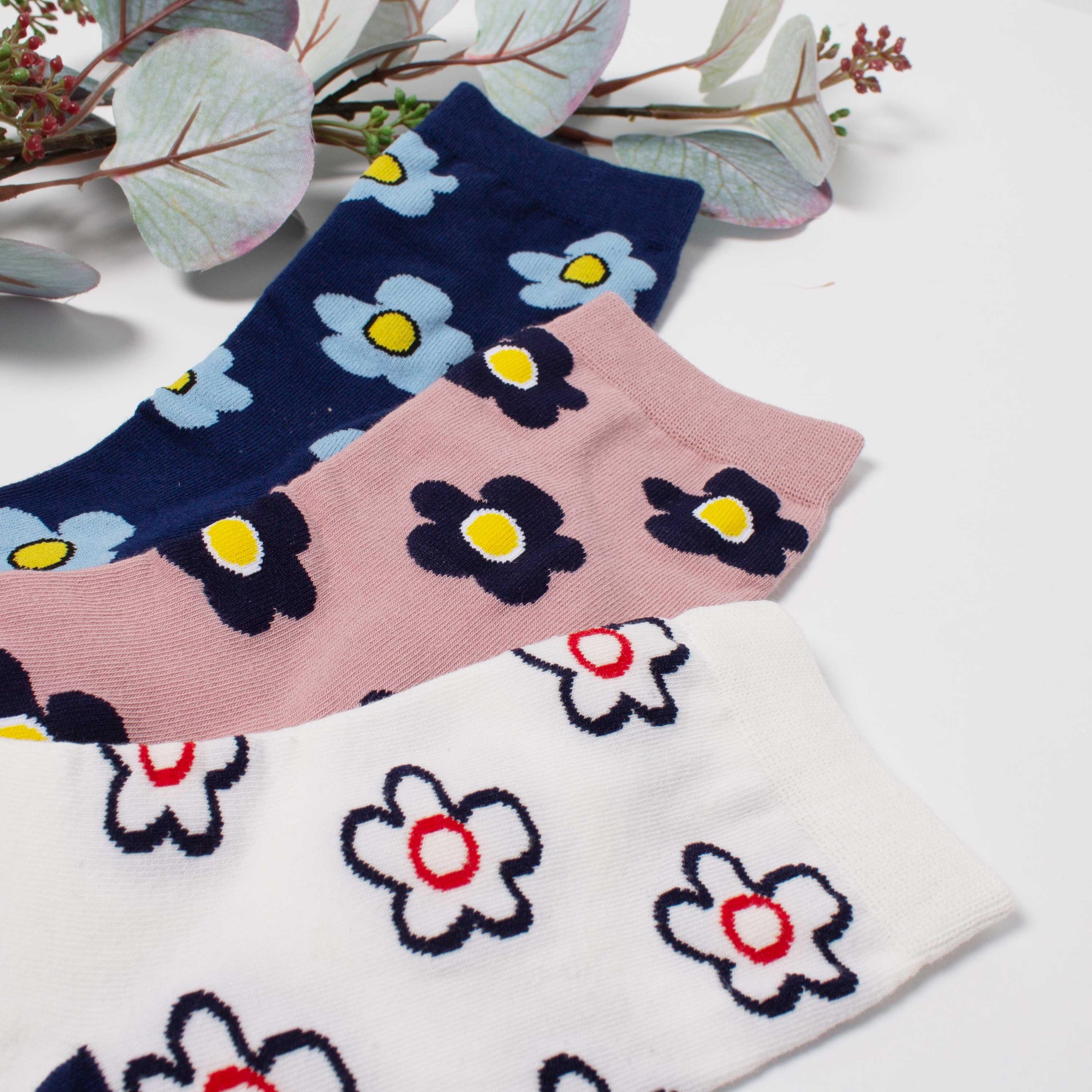 Womens Cute Ditsy Flower All Over Crew Socks - BUCKET POPCORN